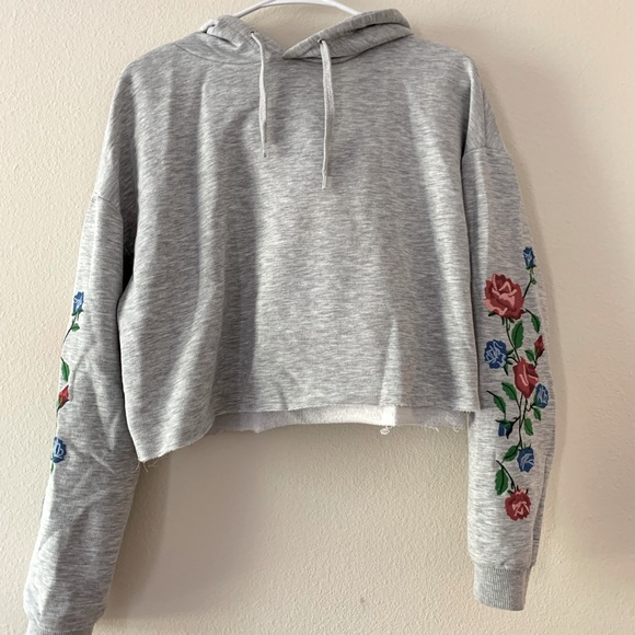 Super comfy crop hoodie with flowers on the sleeves - Picture 1 of 3